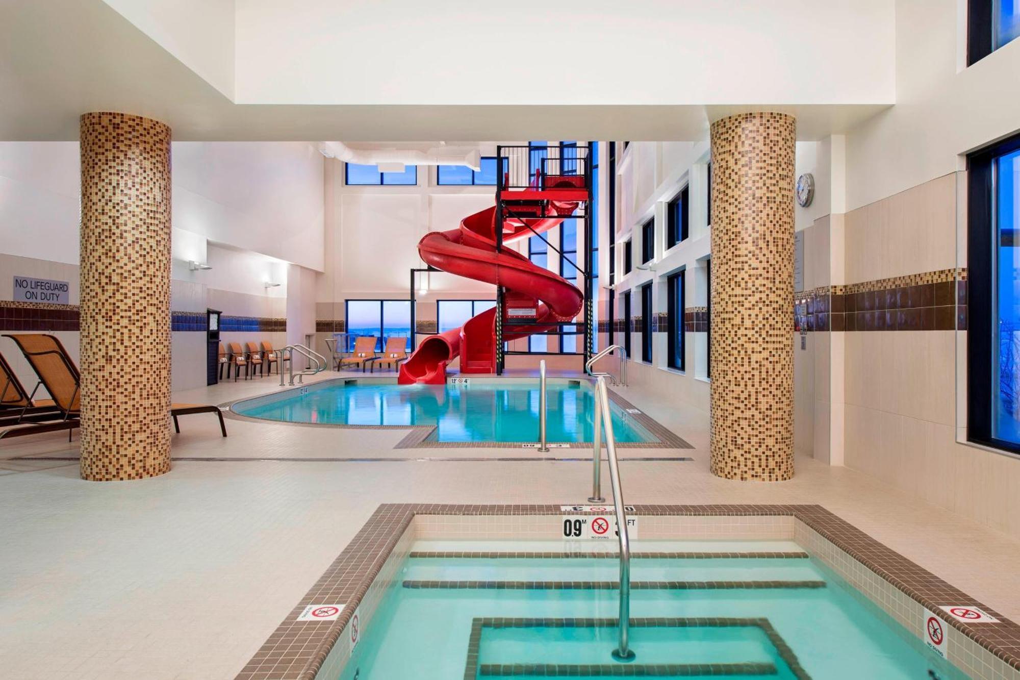 คอร์ตยาร์ด บาย แมริออท แคลกรี เซาท์ Hotel คาลการี ภายนอก รูปภาพ